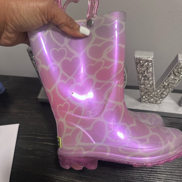 These little cute pink light up boots are so adorable. - Picture 6 of 6